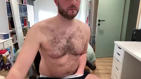 pilou online show from February 27, 12:05 pm