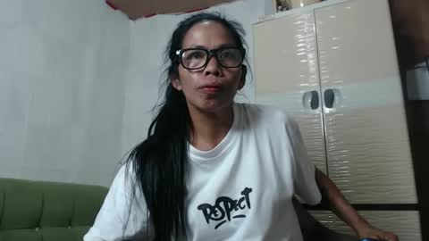 Snapshot of pinay_hazel chatting on June 2, 12:56 am hazel online show from June 2, 12:56 am