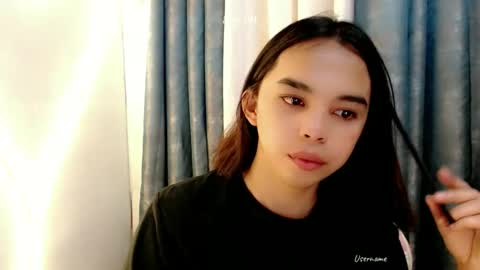 Snapshot of pinay_heart chatting on April 12, 12:10 pm heart online show from April 12, 12:10 pm
