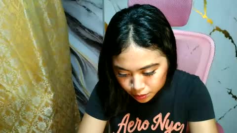 Snapshot of pinay_shinexxx chatting on June 19, 1:21 am pinay_shinexxx online show from June 19, 1:21 am