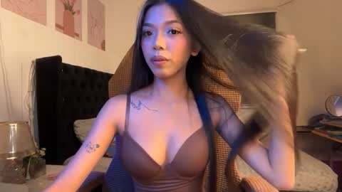 Snapshot of pinay_xpress chatting on May 21, 1:18 pm TINA online show from May 21, 1:18 pm