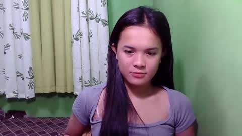 pinaymorena_rhowe online show from December 9, 12:45 am