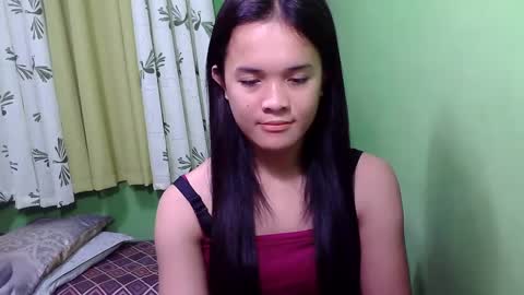 pinaymorena_rhowe online show from December 17, 4:34 am