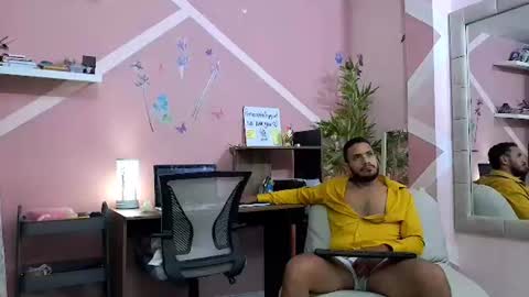 Snapshot of pineappleflipped chatting on July 20, 2:04 am pineappleflipped online show from July 20, 2:04 am