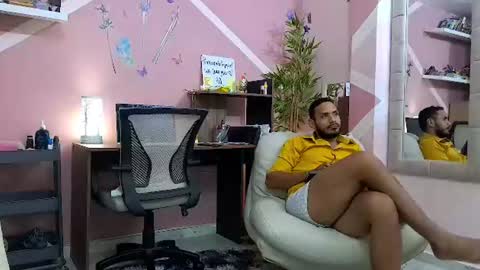 Snapshot of pineappleflipped chatting on July 22, 2:03 am pineappleflipped online show from July 22, 2:03 am
