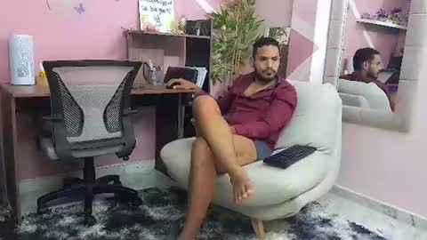Snapshot of pineappleflipped chatting on July 29, 2:53 am pineappleflipped online show from July 29, 2:53 am