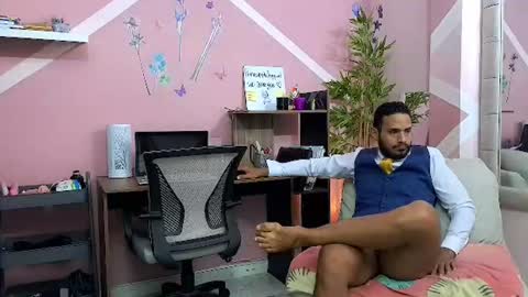 Snapshot of pineappleflipped chatting on July 30, 2:21 am pineappleflipped online show from July 30, 2:21 am