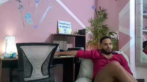 Snapshot of pineappleflipped chatting on August 5, 2:25 am pineappleflipped online show from August 5, 2:25 am