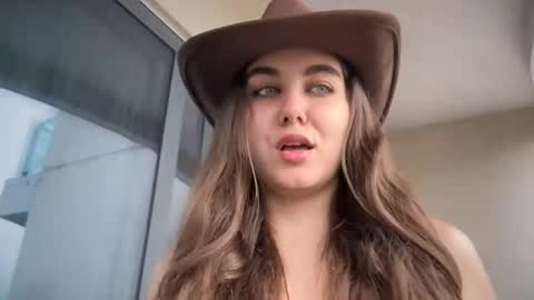 Susie online show from December 16, 2:16 am