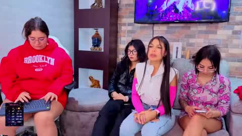 Snapshot of pink_as chatting on February 14, 4:31 am pink_as online show from February 14, 4:31 am