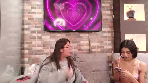 pink_as online show from June 22, 1:41 pm