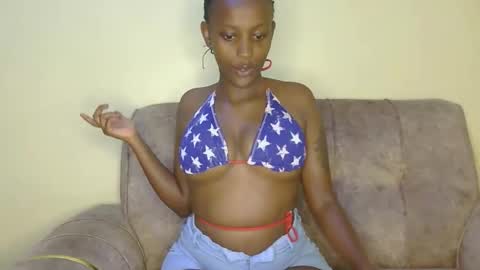 Snapshot of pink_cushy chatting on February 23, 5:49 am pink_cushy online show from February 23, 5:49 am