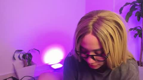 KELLY  online show from February 28, 2:01 am