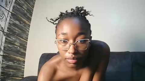 PinkyAura online show from March 9, 11:14 am