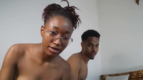 PinkyAura online show from April 4, 8:01 am