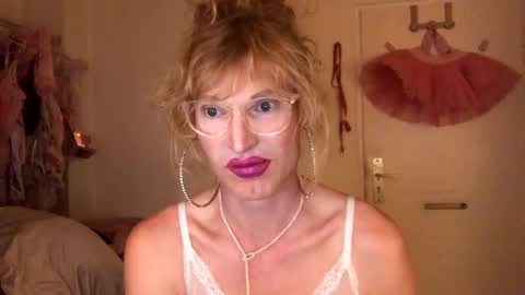 pinkfag online show from December 3, 8:17 pm