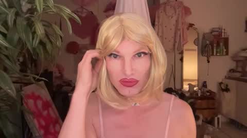 Snapshot of pinkfag chatting on February 11, 1:49 pm pinkfag online show from February 11, 1:49 pm