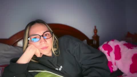 Snapshot of pinkilola chatting on June 16, 11:18 pm Pinkilola online show from June 16, 11:18 pm