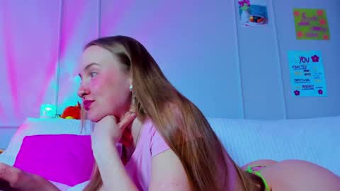 Snapshot of pinkk_lemonade chatting on May 2, 10:53 am Mila online show from May 2, 10:53 am