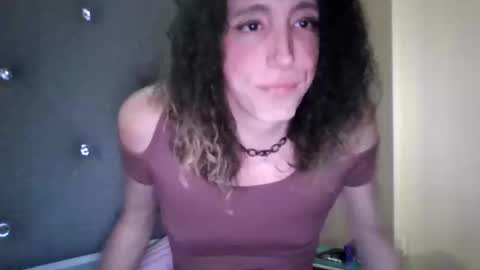 Snapshot of pinkleslie chatting on February 6, 8:18 am Leslie online show from February 6, 8:18 am