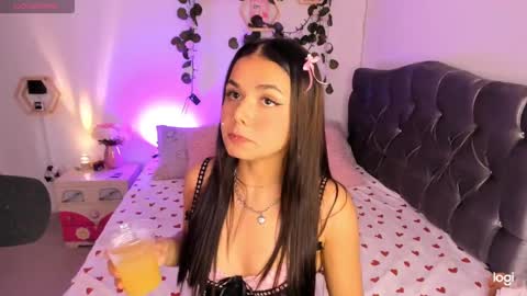 Snapshot of pinkpantherr_ chatting on December 19, 7:18 pm Sarah .. online show from December 19, 7:18 pm