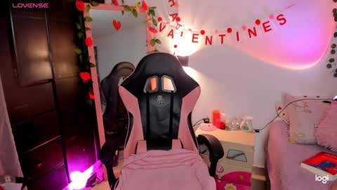 Snapshot of pinkpantherr_ chatting on February 15, 5:19 am Sarah .. online show from February 15, 5:19 am