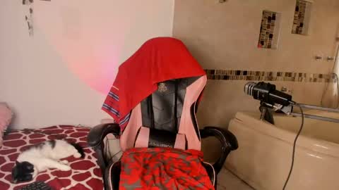 Sarah .. online show from April 17, 5:16 pm