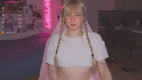 pinkvenom_ online show from November 29, 8:39 am