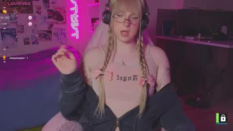 pinkvenom_ online show from February 26, 1:54 pm