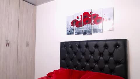 pinky_f00x online show from November 8, 7:45 pm