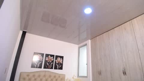 pinky_f00x online show from April 5, 7:22 pm