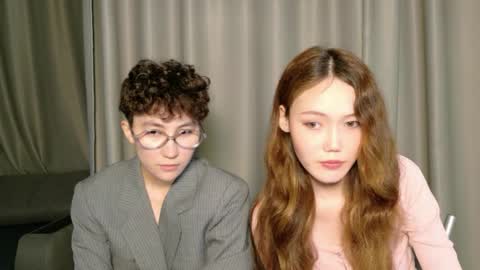 Snapshot of pinkylovers chatting on May 23, 12:38 am Li long hair and Ru short hair online show from May 23, 12:38 am