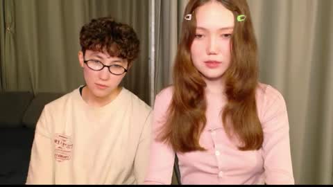 Snapshot of pinkylovers chatting on May 30, 9:01 pm Li long hair and Ru short hair online show from May 30, 9:01 pm