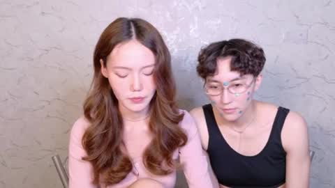 Snapshot of pinkylovers chatting on July 26, 12:01 pm Li long hair and Ru short hair online show from July 26, 12:01 pm