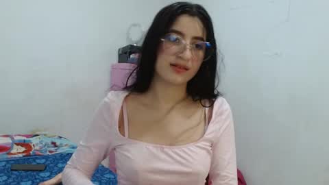 Perla online show from June 5, 2:51 am