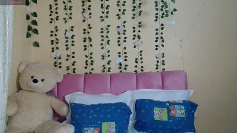 Snapshot of pinkysmiles chatting on February 24, 1:47 am Pinky online show from February 24, 1:47 am