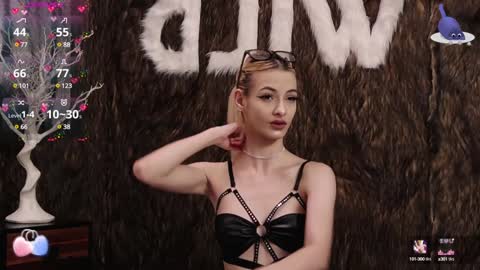 Pinky online show from January 9, 8:22 pm