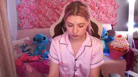 pinkytrix online show from June 5, 7:03 am