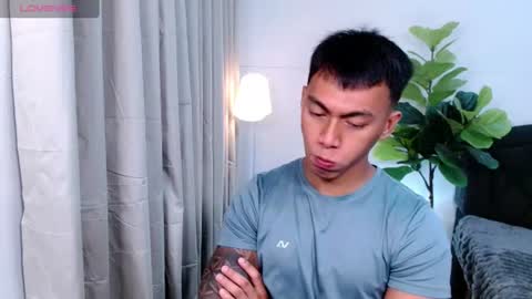 Snapshot of pinoymilker chatting on June 10, 2:12 am ethan online show from June 10, 2:12 am