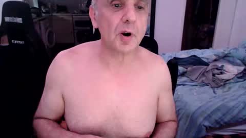 Snapshot of pip10 chatting on October 4, 4:49 pm pip10 online show from October 4, 4:49 pm