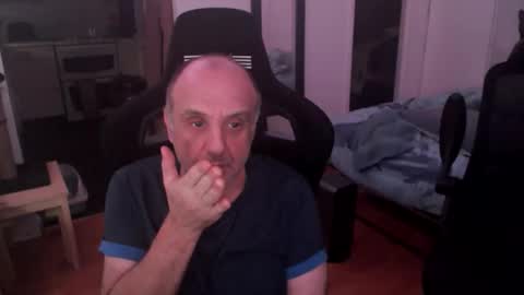 Snapshot of pip10 chatting on October 19, 12:28 pm pip10 online show from October 19, 12:28 pm