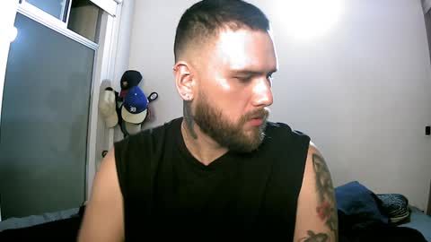 Snapshot of pipe1203 chatting on January 14, 2:50 am pipe1203 online show from January 14, 2:50 am