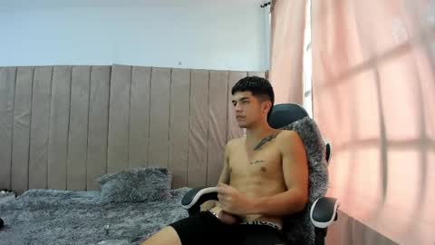 Snapshot of pipe_hot04 chatting on April 18, 8:09 pm pipe hot04 online show from April 18, 8:09 pm