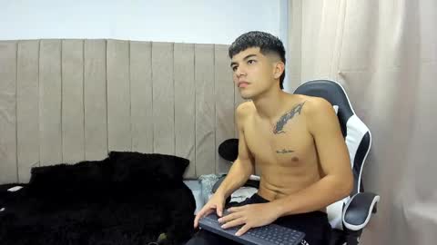 Snapshot of pipe_hot04 chatting on May 9, 2:50 am pipe hot04 online show from May 9, 2:50 am