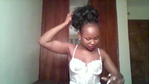 Snapshot of pixie_roman chatting on April 23, 2:13 am Majesty online show from April 23, 2:13 am