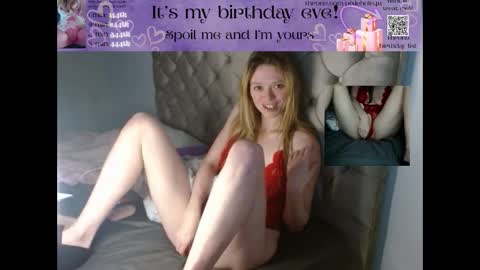 Snapshot of pixiehole4u chatting on December 1, 2:11 pm pixiehole4u online show from December 1, 2:11 pm