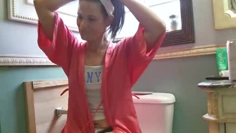 Snapshot of pixieluxxx chatting on April 6, 1:01 pm PixieLuxXx online show from April 6, 1:01 pm
