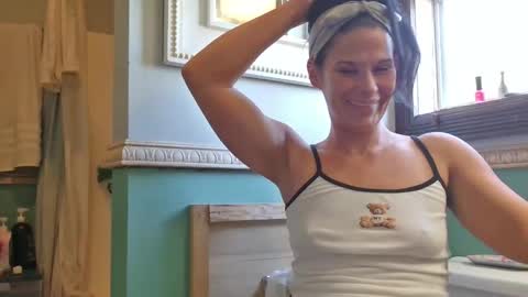 Snapshot of pixieluxxx chatting on April 10, 1:16 pm PixieLuxXx online show from April 10, 1:16 pm
