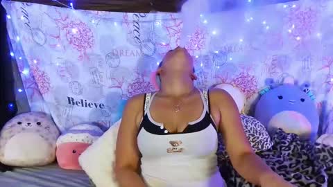 Snapshot of pixieluxxx chatting on April 11, 9:52 pm PixieLuxXx online show from April 11, 9:52 pm