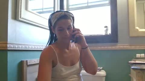 Snapshot of pixieluxxx chatting on April 14, 1:06 pm PixieLuxXx online show from April 14, 1:06 pm
